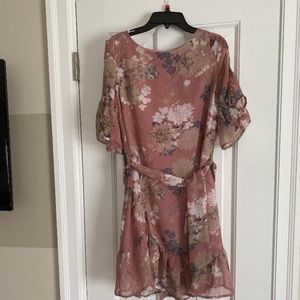 Selfie Leslie Azealia Rose floral dress